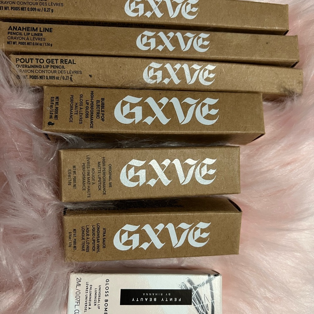 Gwen Stefani Lipsticks, gloss, lip liners.